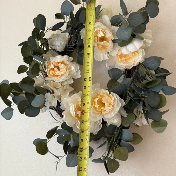 NWT Elegant Cream and Green Floral PEONIE Wreath - Picture 2 of 9